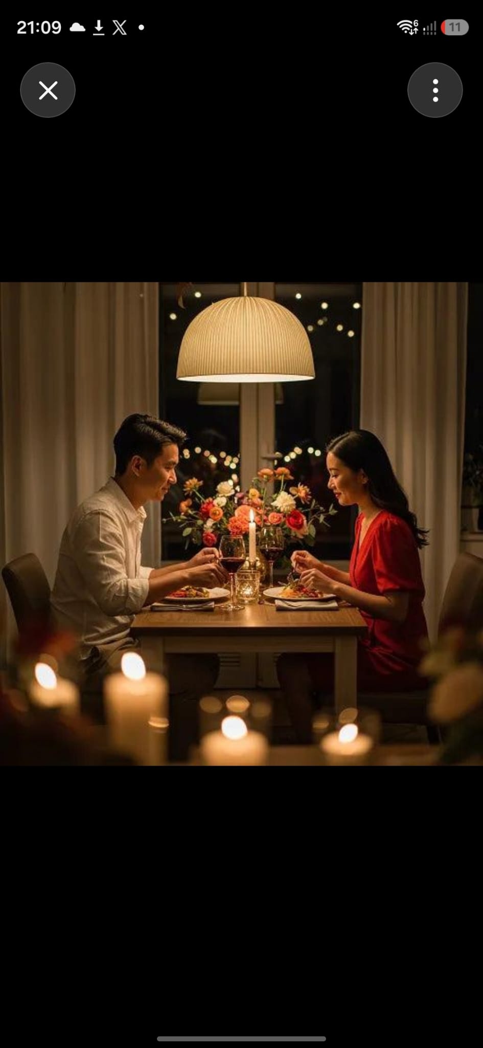 Pareja disfrutando de una cena romántica